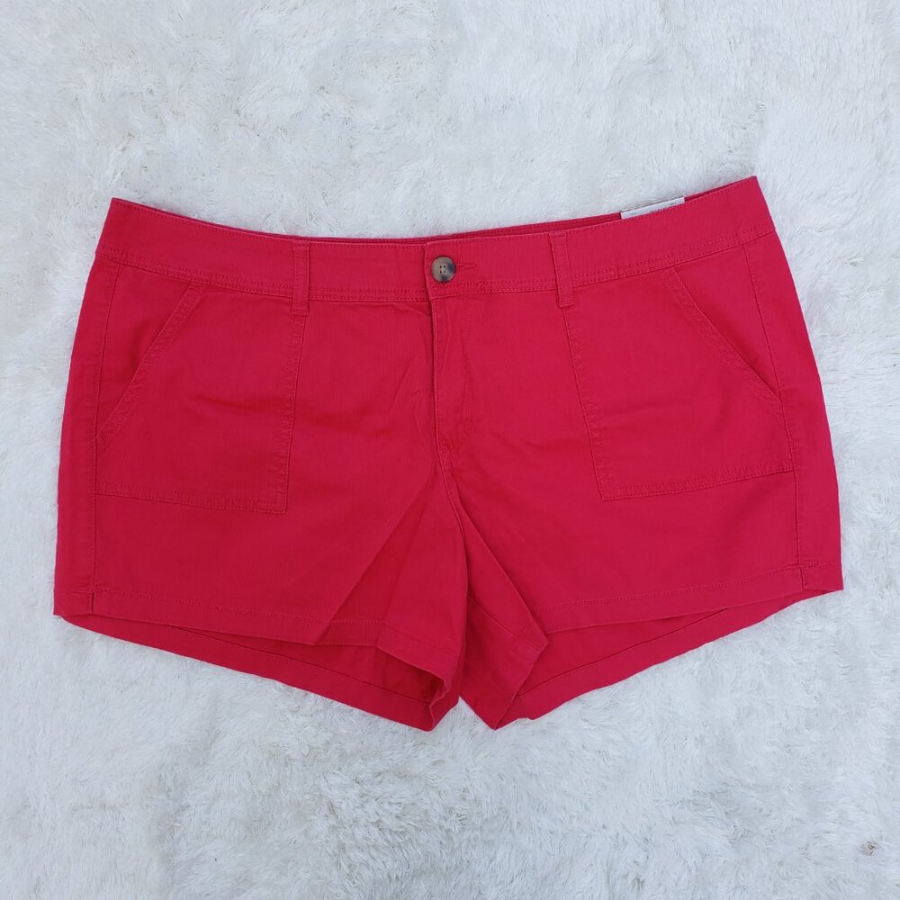 NEW SHORTS Women's Jr. Plus Size 18, Fushia NWT
